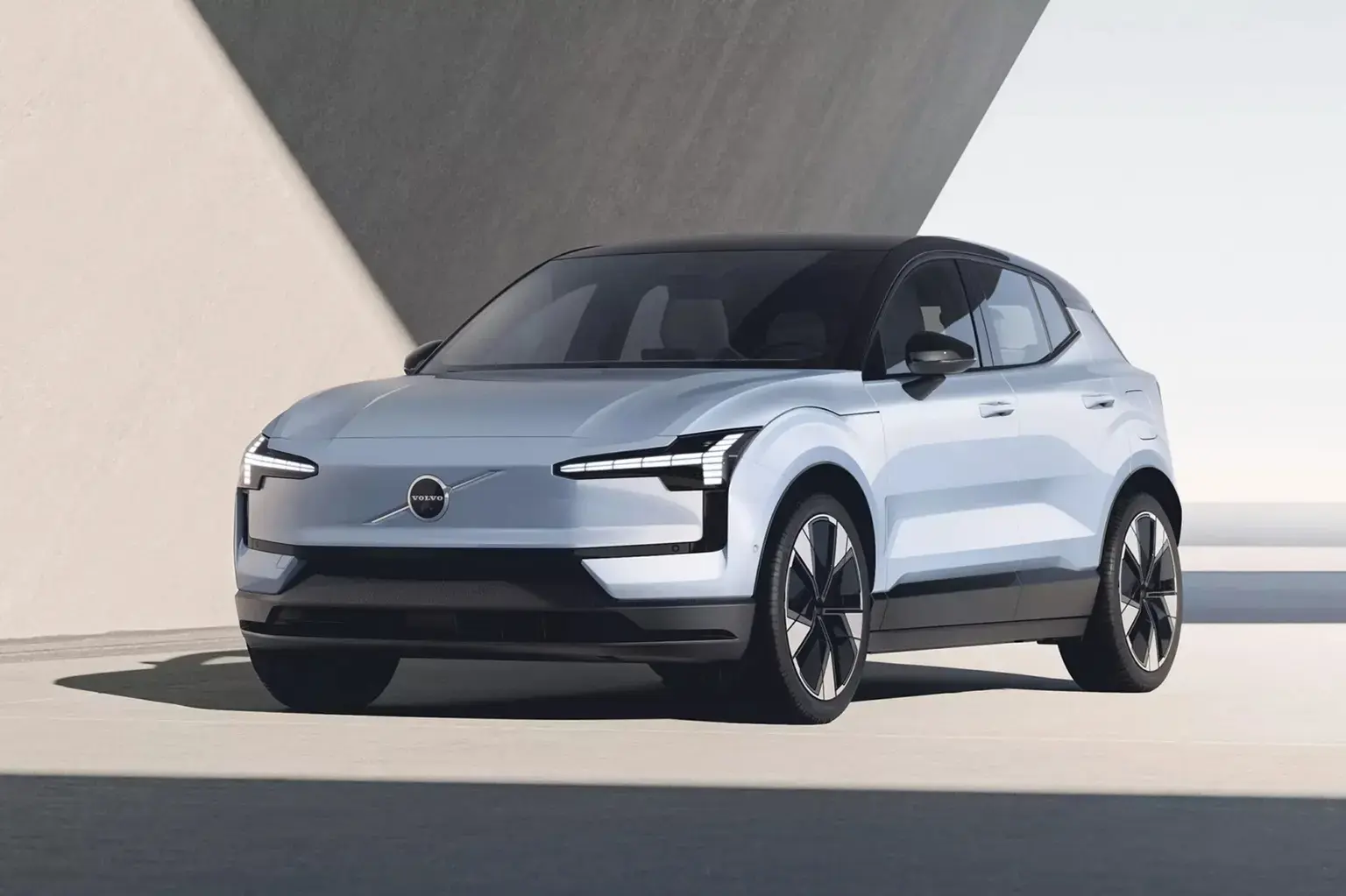 ولوو EX30 EV-AWD